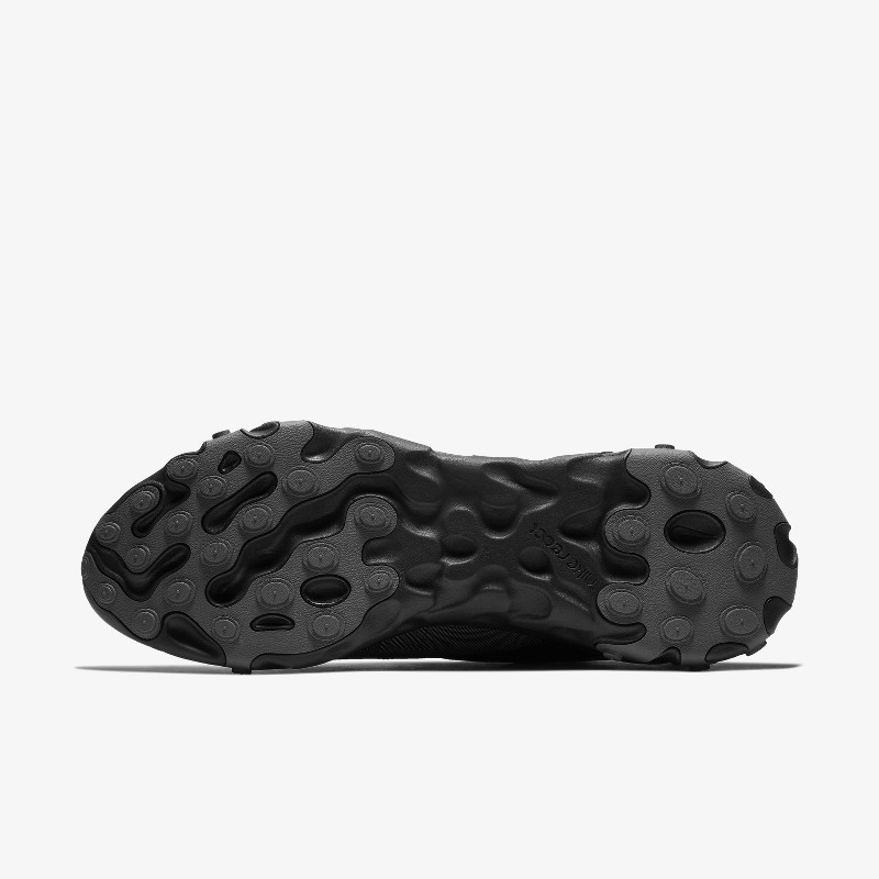 Triple black hot sale nike element